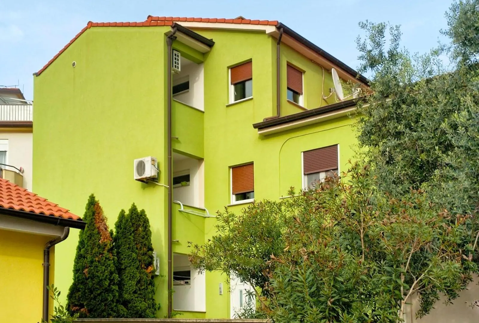 Rafael Apartments location